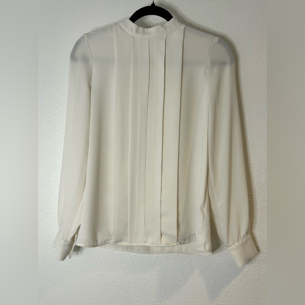 H&M White Blouse with Pleated Design Size Small